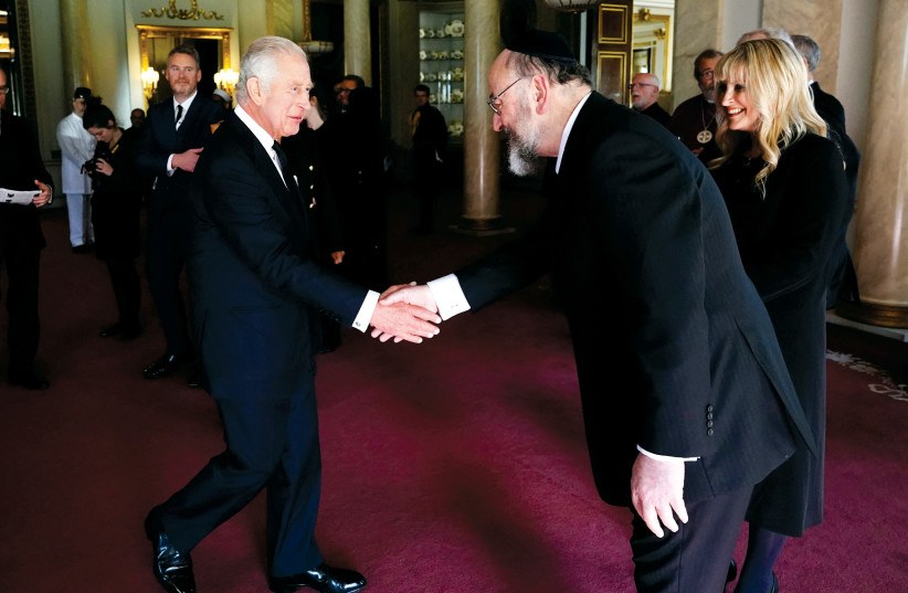  King Charles III shakes hands with Chief Rabbi Mirvis as he meets with faith leaders during a reception at Buckingham Palace on September 16, 2022.  (credit: AARON CHOWN/POOL/REUTERS)