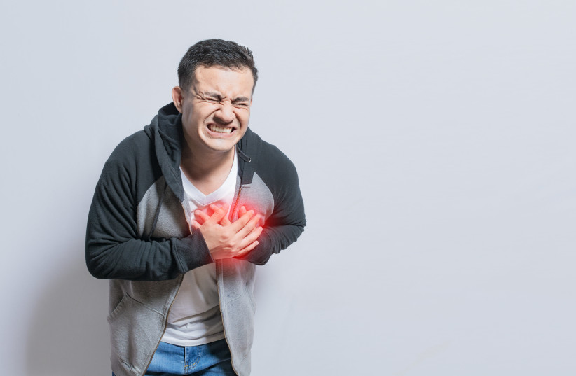 Learn to identify the signs that you may be about to have a heart attack (credit: INGIMAGE)