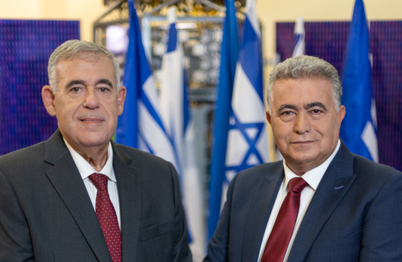  Israel Aerospace Industries CEO Boaz Levy (left) and Chairman of the Board of Directors Amir Peretz (right). (credit: ISRAEL AEROSPACE INDUSTRIES)