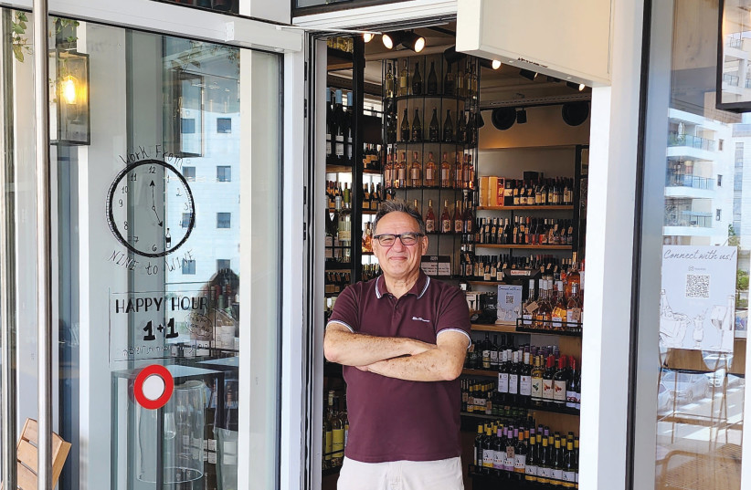 SIMON MENDOZA is an experienced wine retailer and native English speaker who offers excellent advice.