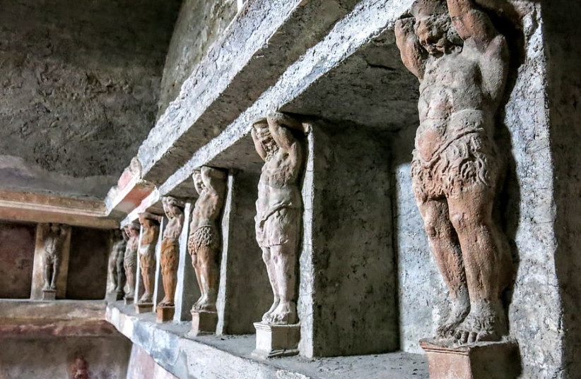  Columns in a Roman bath in Pompeii. (credit: Wikimedia Commons)