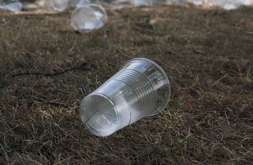 Disposable plastic cups strewn across the ground. (credit: PXFUEL)
