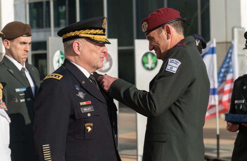  IDF Chief of Staff Herzi Halevi grants US Chairman of the Joint Chiefs of Staff Gen. Mark A. Milley a badge of honor. (credit: IDF SPOKESPERSON'S UNIT)