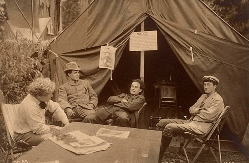  James Hopper, Herman Scheffauer, Harry Lafler, and George Sterling at the Bohemian Grove (1907) (credit: WIKIMEDIA)