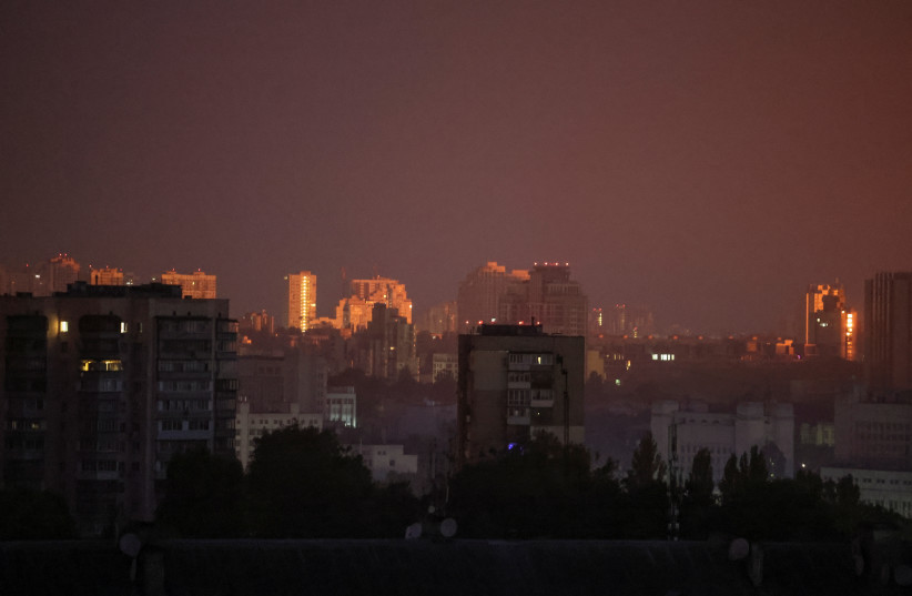  A flash from the explosion of a missile illuminates the city during a Russian missile strike, amid Russia's attack on Ukraine, in Kyiv, Ukraine August 30, 2023 (credit: REUTERS/GLEB GARANICH)