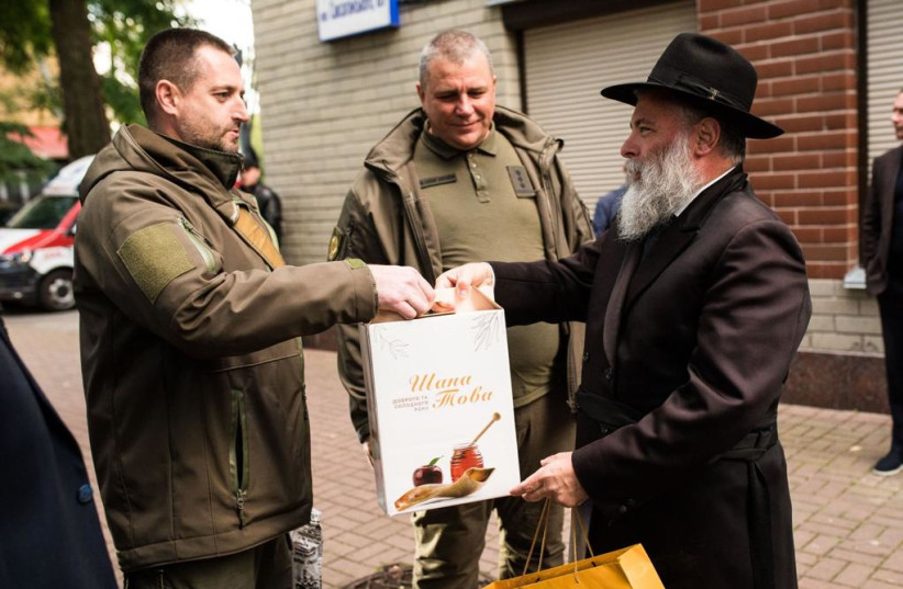  Jewish holiday kits are handed out in Ukraine ahead of Rosh Hashanah - the Jewish New Year. (credit: JRNU)