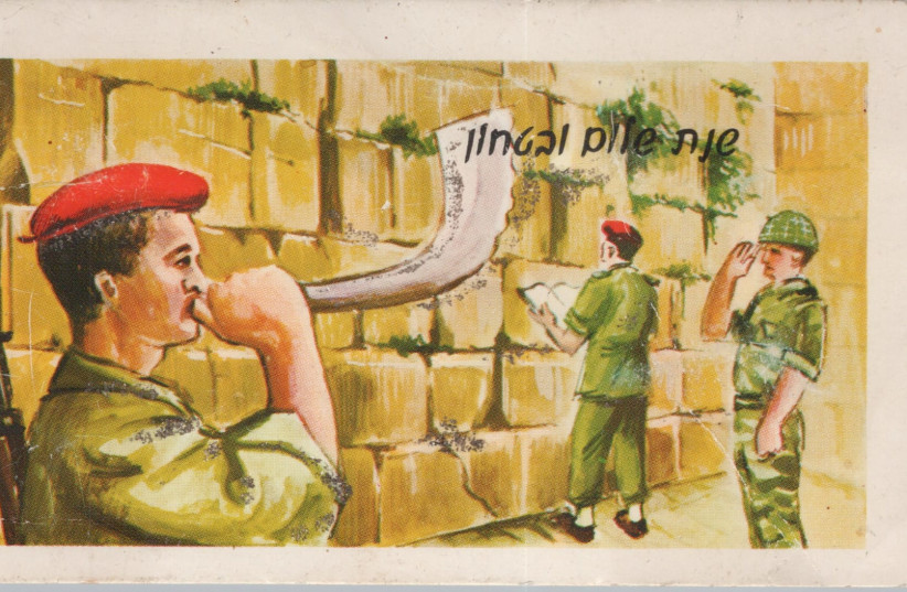 Une carte postale de la photo emblématique du soldat de Tsahal Yaakov Cohen soufflant du shofar devant le Mur Occidental. (crédit : avec l'aimable autorisation de Yaakov Cohen)