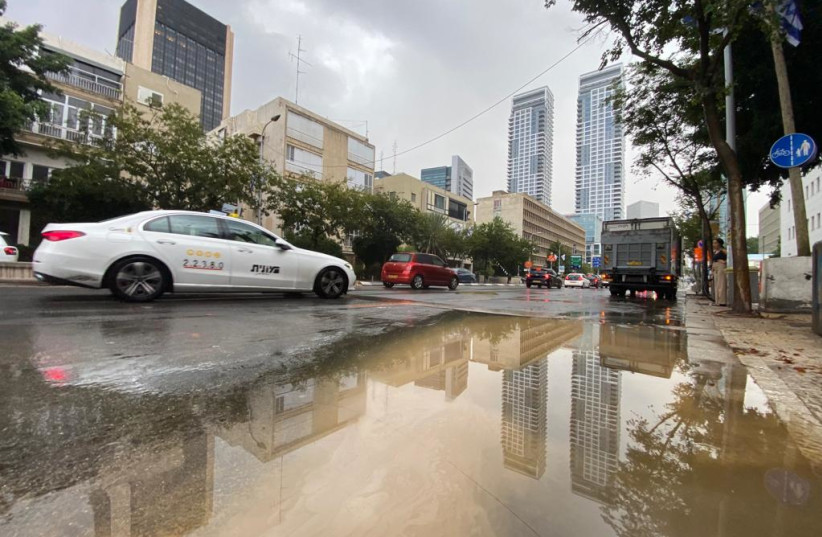 An overflowing Kaplan Street in Tel Aviv is seen on September 13, 2022 following heavy rains in central Israel (credit: AVSHALOM SASSONI/MAARIV)