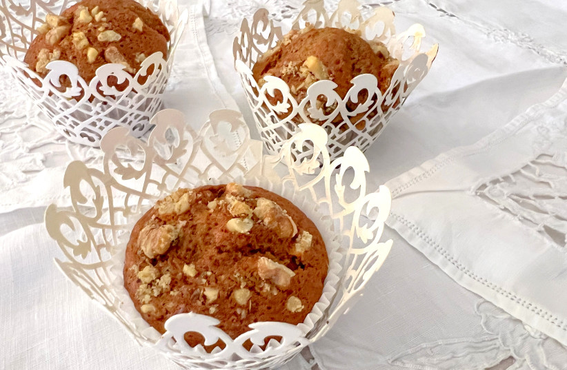  Mini honey cake muffins (credit: PASCALE PEREZ-RUBIN)