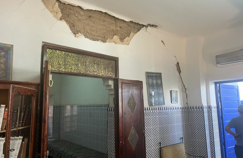 L'intérieur d'une des synagogues marocaines endommagées par le tremblement de terre. (crédit : Ellie Mouyal)