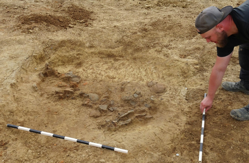 On the second level of the grave, the numerous large shards of ancient ceramic vessels can be clearly seen.