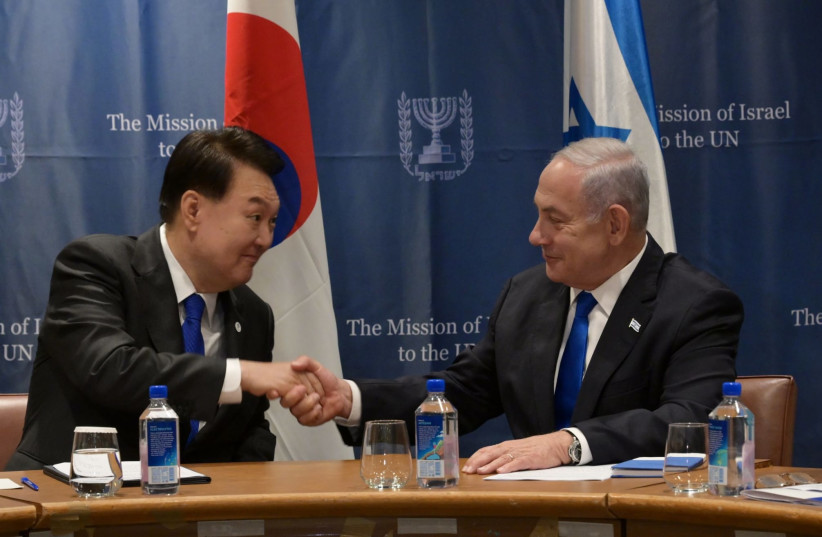  South Korean President Yoon Suk Yeol (left) meets with Prime Minister Benjamin Netanyahu on the sidelines of the UNGA. (credit: Avi Ohayon/GPO)