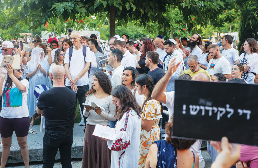  AN EGALITARIAN prayer service takes place during public prayer at Dizengoff Square in Tel Aviv, on Yom Kippur, Sunday.  (credit: ITAI RON/FLASH90)