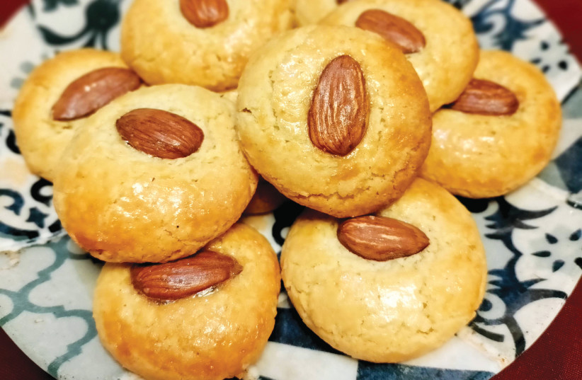  Chinese almond cookies (credit: HENNY SHOR)