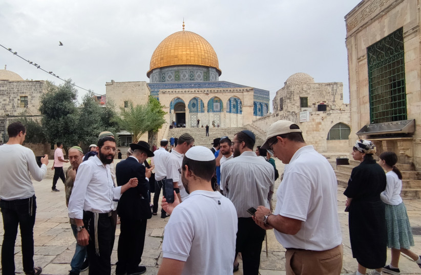 Jewish pilgrims visit the Temple Mount on the Sukkot holiday. October 2, 2023 (credit: TZVI JOFFRE)