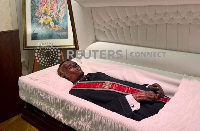  The body of ''Stoneman Willie'', a jailed thief that died in a Pennsylvania prison in 1895 and was accidentally mummified by undertakers, lies on display at the local funeral home that has been his resting place for 128 years in Reading, Pennsylvania, U.S., October 1, 2023. (credit: REUTERS/Kia Johnson)