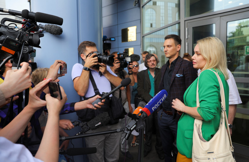  Marina Ovsyannikova speaks to reporters at a court hearing in Moscow, Russia, July 28, 2022. (credit: REUTERS/EVGENIA NOVOZHENINA)