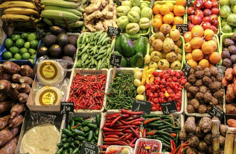  Fruits and vegetables at the market.  (credit: FREERANGE STOCK)