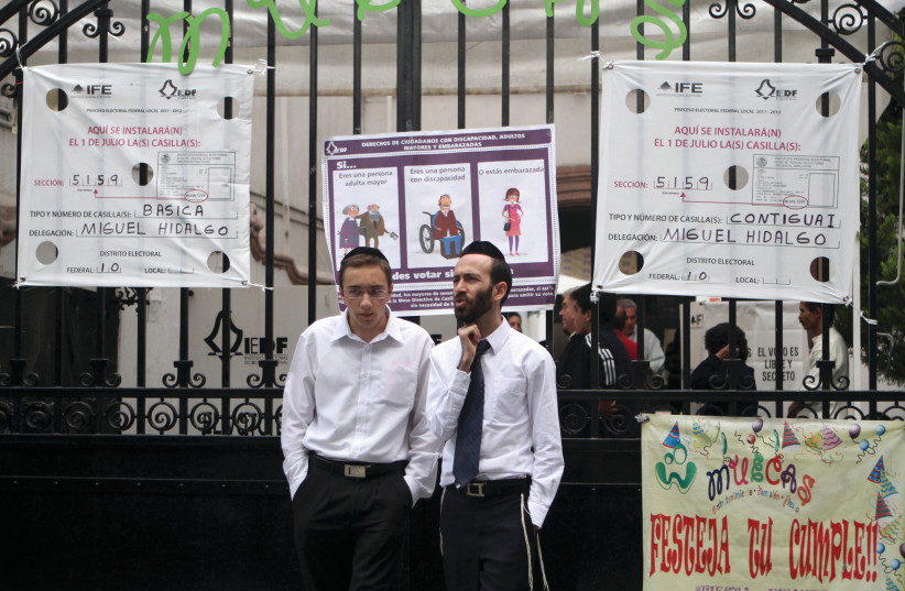  JEWISH COMMUNITY members wait outside a Mexico City polling station, during the 2012 presidential election (credit: GINNETTE RIQUELME/ REUTERS)