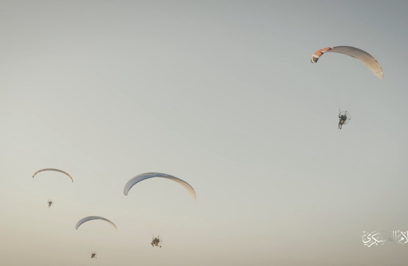  Hamas's armed wing Izz el-Deen al-Qassam Brigades train with paragliders as they prepare for an armed air assault, in this screengrab obtained from a social media video released on October 7, 2023. (credit: Izz el-Deen al-Qassam Brigades via Telegram)