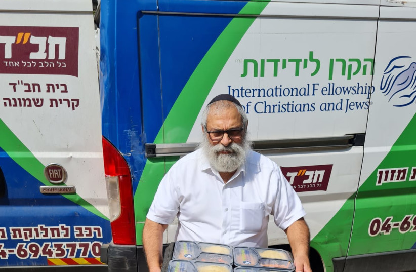  Distribution of food to reserve soldiers in the North. (credit: Beit Batya Soup Kitchen Colel Chabad)