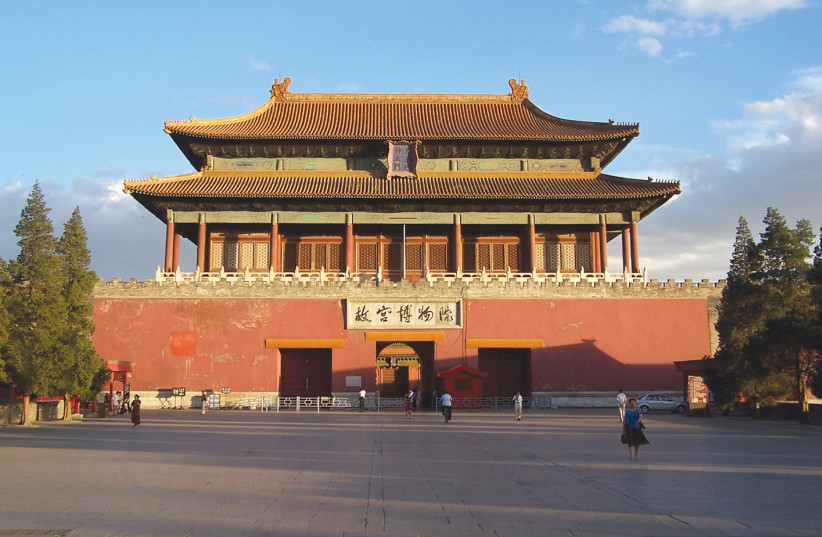  The Gate of Divine Might in The Forbidden City. (credit: WIKIPEDIA)