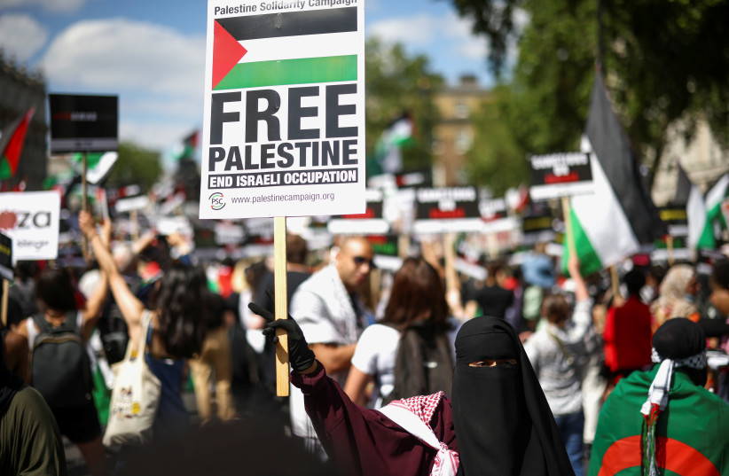  Pro-Palestinian demonstrators in London, 2021. (credit: REUTERS/HENRY NICHOLLS)