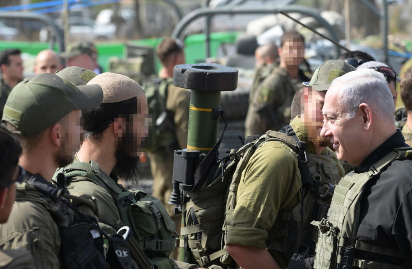   Prime Minister Benjamin Netanyahu meets with IDF soldiers on the border with Lebanon on October 22, 2023. (credit: AMOS BEN-GERSHOM/GPO)