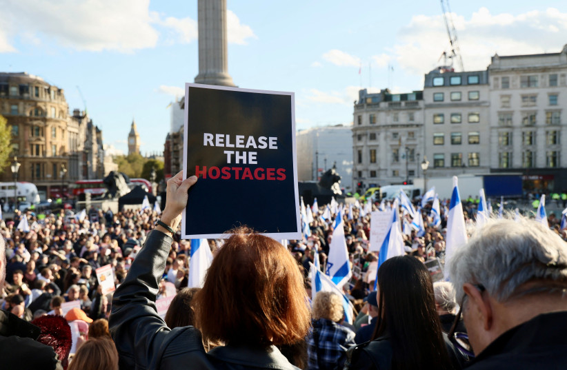  Thousands of people pack London's Trafalgar Square, Britain October 22, 2023 to demand the liberation of the more than 200 hostages taken by Hamas in its incursion into southern Israel on October 7.  (credit: REUTERS/YANN TESSIER)