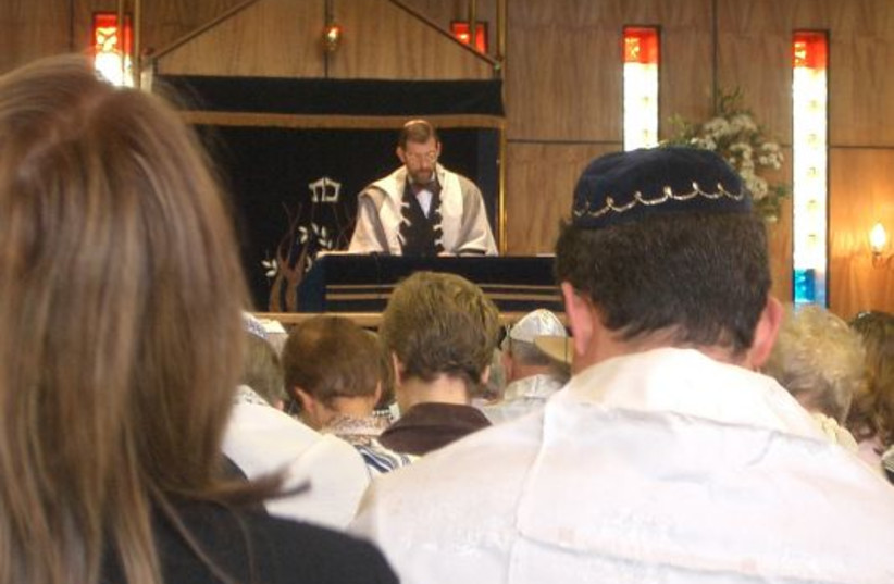 Religious services in a Reform synagogue. (credit: Copyrighted free use.)