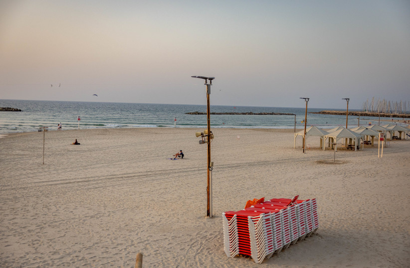  The almost empty beach in Tel Aviv, on October 22, 2023.  (credit: YONATAN SINDEL/FLASH90)