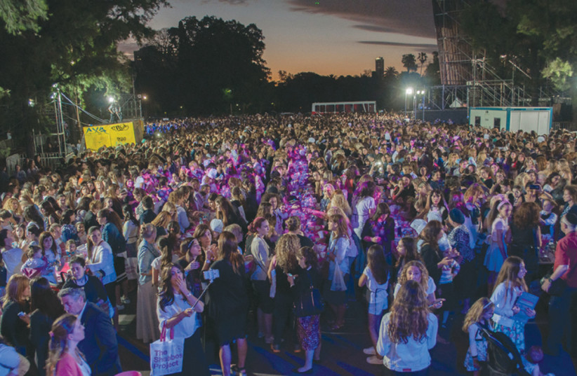  CROWD OF 8,000 at challah bake and concert in Buenos Aires. (credit: THE SHABBAT PROJECT)