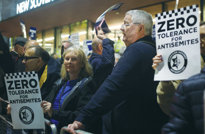 DEMONSTRATORS PROTEST against the lack of police action during pro-Palestine demonstrations, and condemn the increase of antisemitic hate crimes in London, last week.