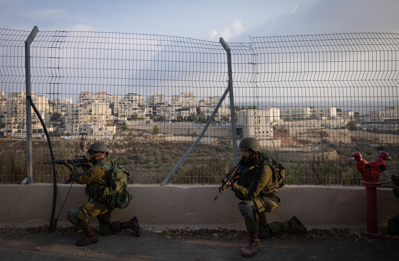  Members of the emergency squad of Beitar Illit and Israeli soldiers seen during a drill of Infiltration of a terrorist into Beitar Illit, in the West Bank, October 24, 2023. (credit: Chaim Goldberg/Flash90)