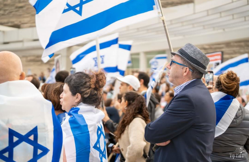  Liberal and Reform Jews participating in a rally, in support of Israel In San Jose, CA (credit: TZAMERET BEN DAVID)