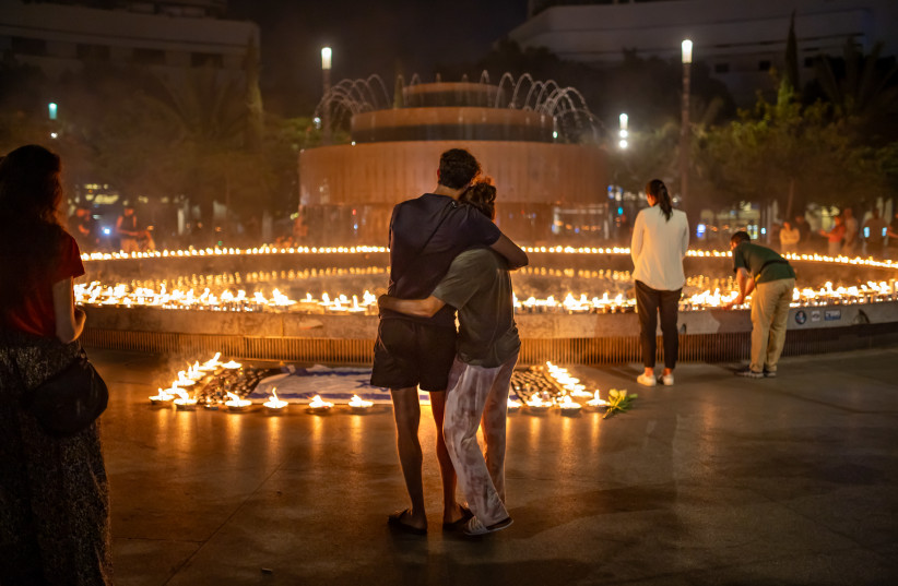  People gather and light candles to remember the Israeli victims of the October 7 massacre at Dizengoff Square in Tel Aviv, October 12, 2023.  (credit: Dor Pazuelo/Flash90)