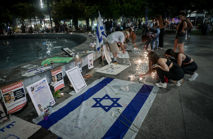  People gather and light candles to remember the victims who were murdered by Hamas terrorists and to remember the people abducted by Hamas terrorists at Dizengoff Square in Tel Aviv, November 5, 2023.  (credit: AVSHALOM SASSONI/FLASH90)