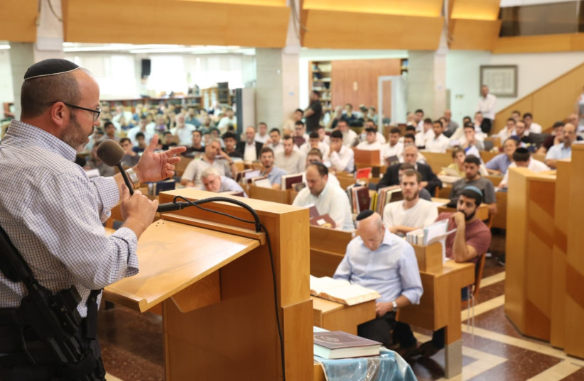  Zvika Mor, a father of one of the hostages, addresses students at the Jerusalem College of Technology. (credit: MICHAEL ERENBURG)