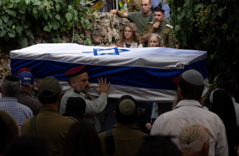  Family and friends of Israeli soldier Moshe Yedidya Leiter mourn at his funeral at the Mount Herzl Military Cemetery in Jerusalem on November 12, 2023 (credit: Chaim Goldberg/Flash90)