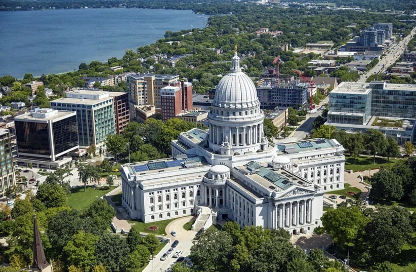  Aerial view of Wisconsin state Capitol in Madison, Wisconsin (credit: RAWPIXEL)