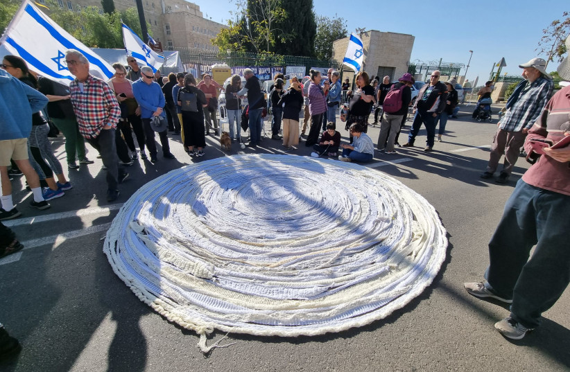 Jerusalem - 'knitting the time until they return'. A knitting project to mark the time the hostages are being held.