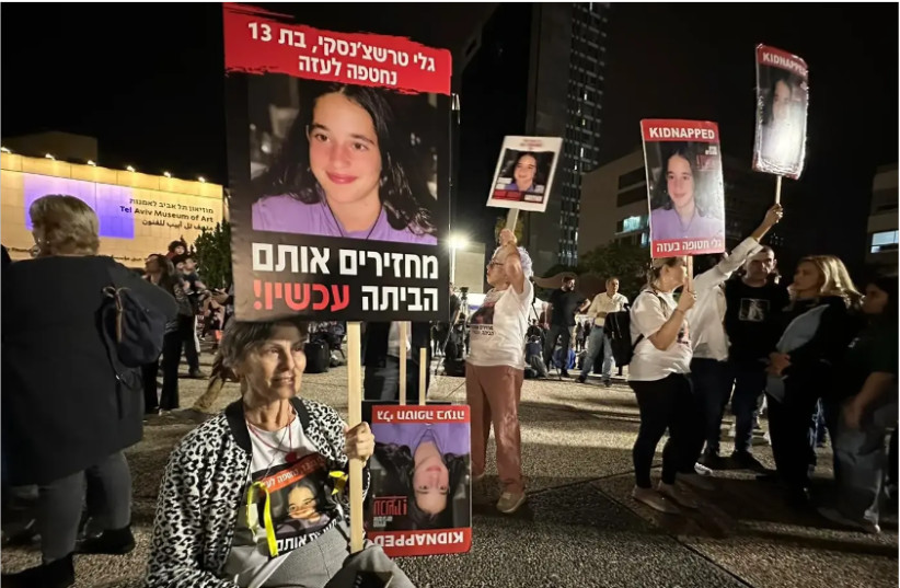  Hostage families in Tel Aviv, 25 November 2023 (credit: Uri Sella/Walla!)