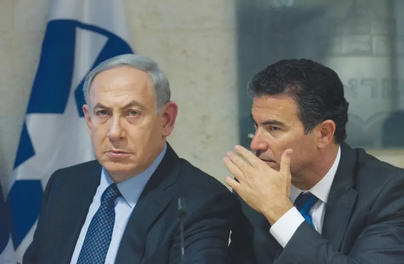  Yossi Cohen and Benjamin Netanyahu (credit: MIRIAM ASTER/FLASH90)