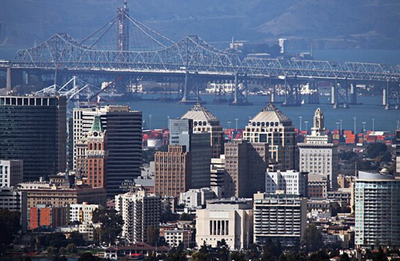  The Oakland skyline as seen from the Oakland hills. (credit: Wikimedia Commons)
