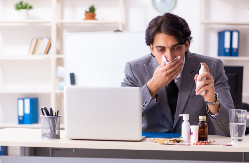  Man with flu working in the office (credit: INGIMAGE)