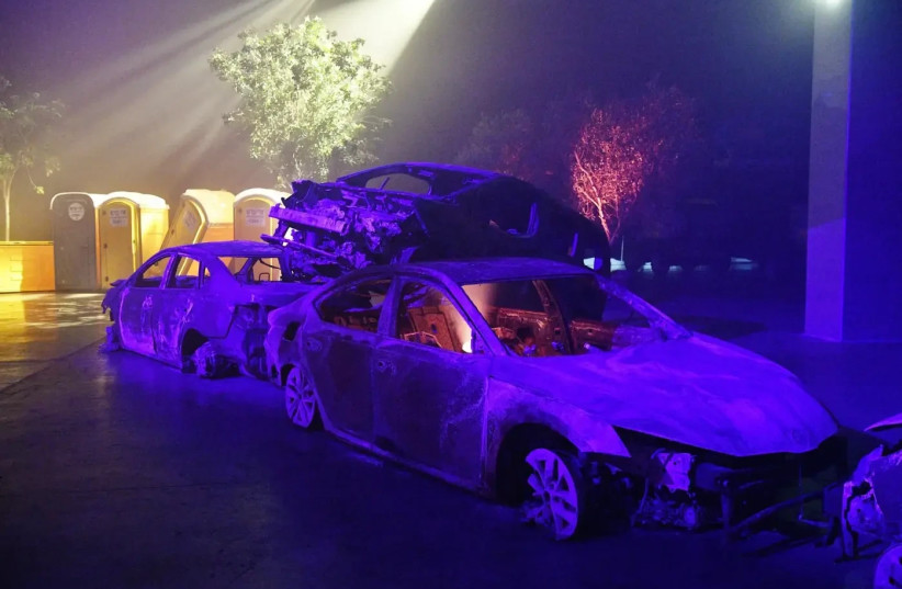  Burnt cars at the ''Nova'' exhibition (credit: REUVEN CASTRO)