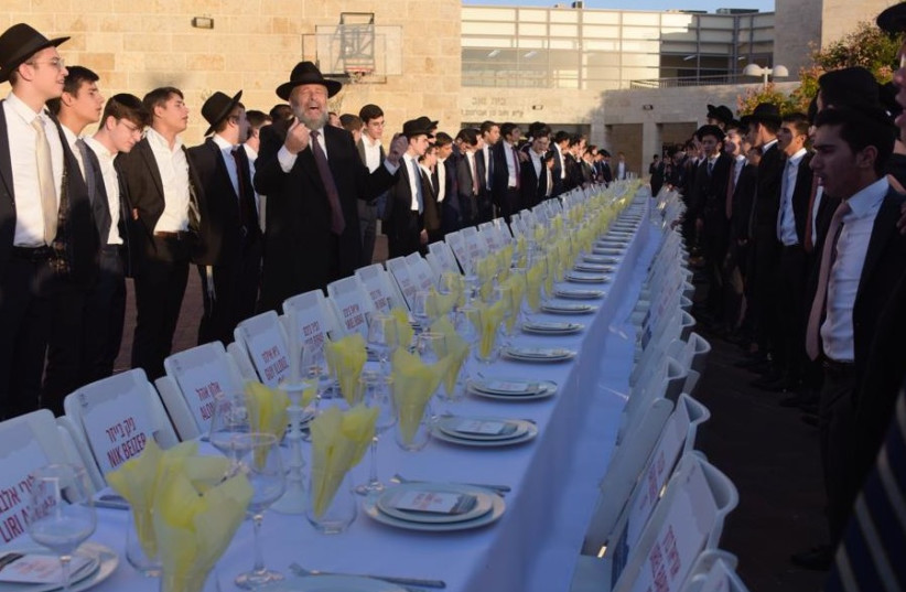  The hostages table: Hundreds of Nehora Yeshiva students read Psalms for their release (credit: YOSSI ZELIGER)