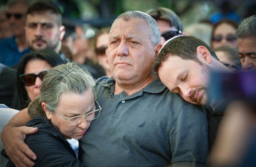 Family, friends and officials attend the funeral of Master Sgt. (res.) Gal Meir Eisenkot, son of war cabinet minister Minister Gadi Eisenkot in Herzliya on December 8, 2023 (credit: AVSHALOM SASSONI/FLASH90)