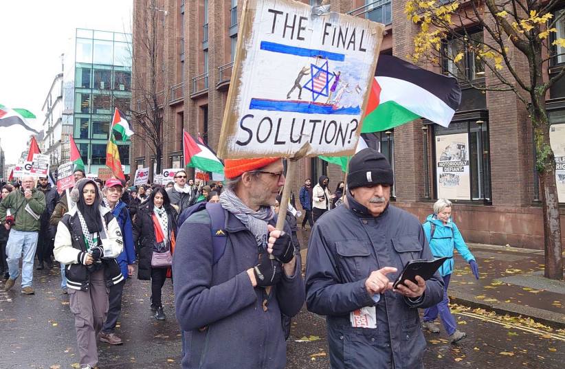 Activista judío captura odio en la marcha pro-palestina de Londres, 9 de diciembre de 2023. (Crédito: @_Jacker_)