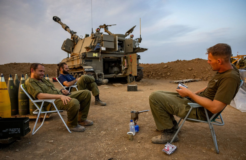 Reserve soldiers at the border of the Gaza Strip. 140 thousand workers were absent due to reserve service